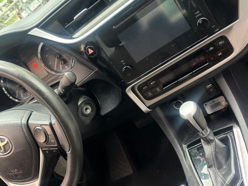 Used 2017 Toyota Corolla LE image 4