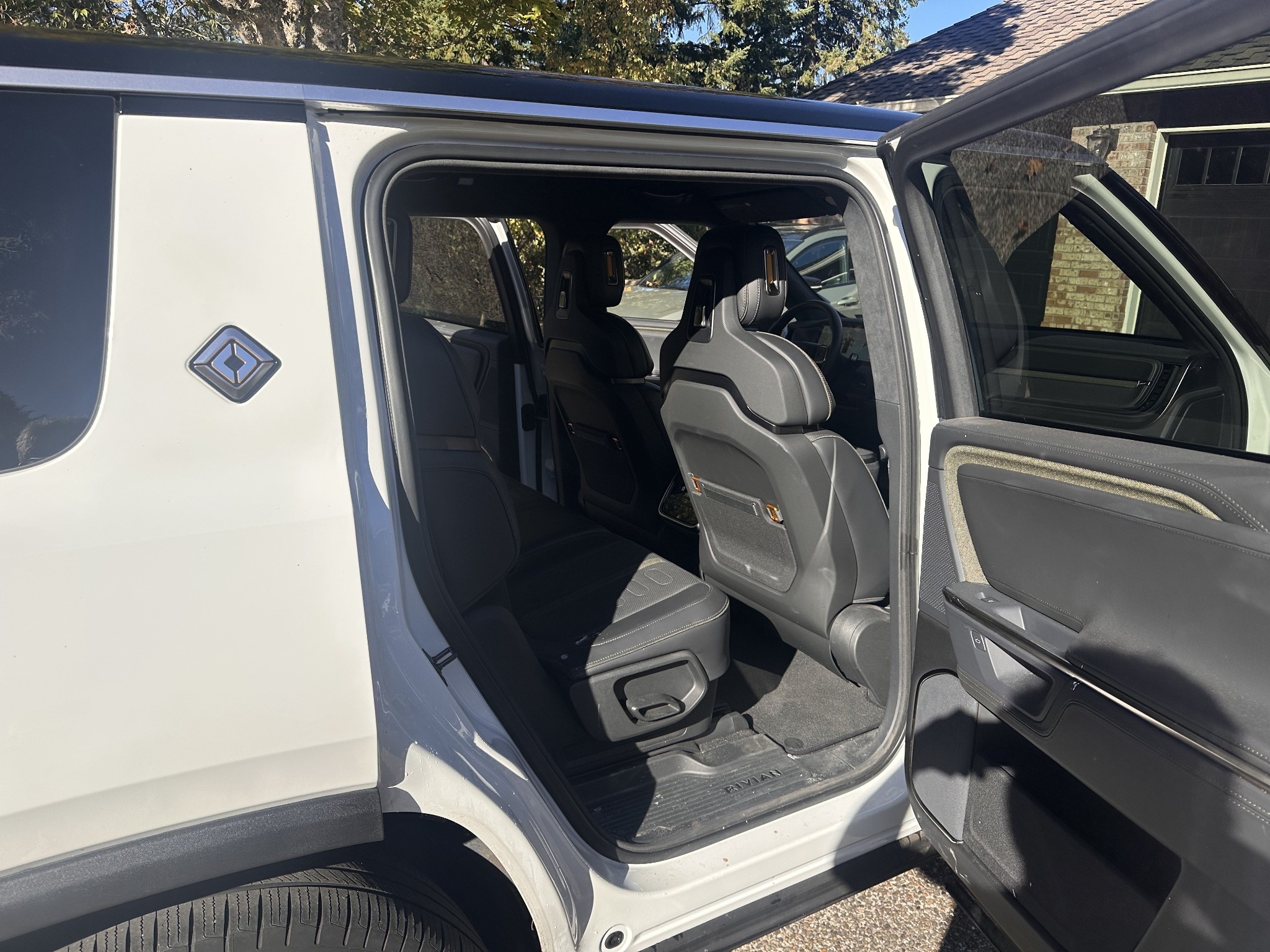 Used 2025 Rivian R1S Adventure Dual AWD/4WD image 10