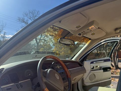 Used 2004 Lincoln Town Car Ultimate RWD image 19