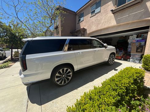Used 2025 Cadillac Escalade ESV Premium Luxury w/ Touring Package AWD/4WD image 10