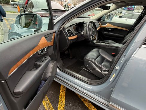 Used 2021 Volvo XC90 T8 Inscription Expression w/ Protection Package Premier image 12