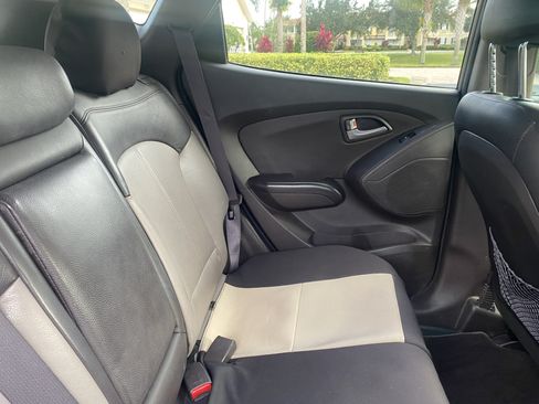 Used 2011 Hyundai Tucson Limited image 10