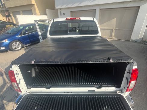 Used 2017 Nissan Frontier SV RWD image 6