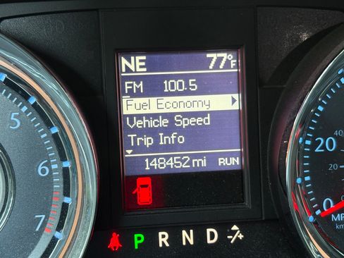 Used 2012 Chrysler Town & Country Touring w/ Entertainment Group #1 FWD image 4