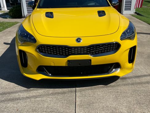 Used 2018 Kia Stinger GT2 AWD/4WD image 2
