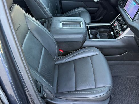Used 2021 GMC Yukon XL Denali AWD/4WD image 10