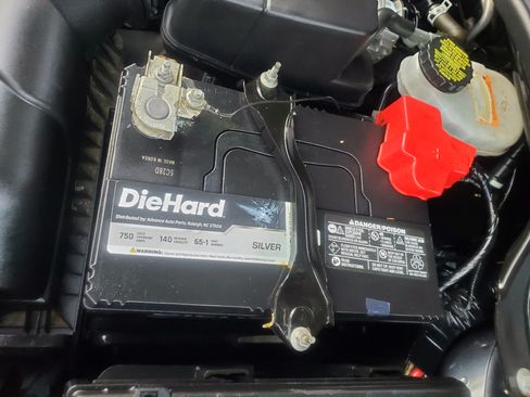 Used 2018 Ford Explorer Limited image 32