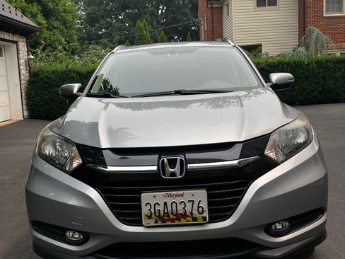 Used 2018 Honda HR-V EX-L image 2