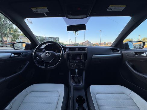 Used 2016 Volkswagen Jetta Sport FWD image 13