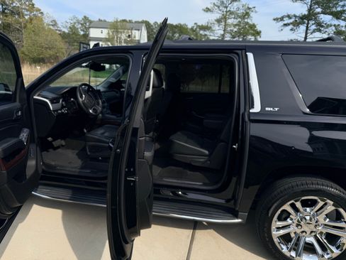 Used 2018 GMC Yukon XL SLT w/ Premium Edition image 13