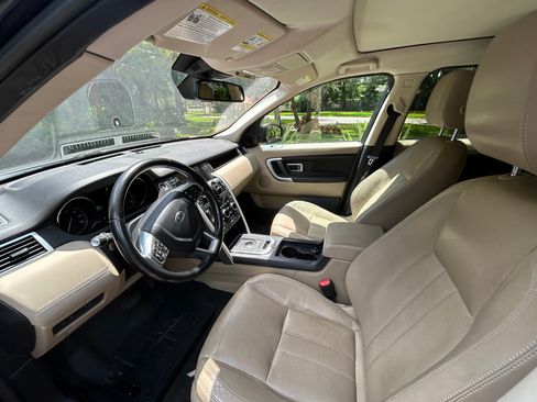 Used 2017 Land Rover Discovery Sport HSE image 10