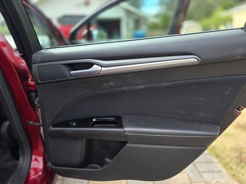 Used 2016 Ford Fusion SE image 13