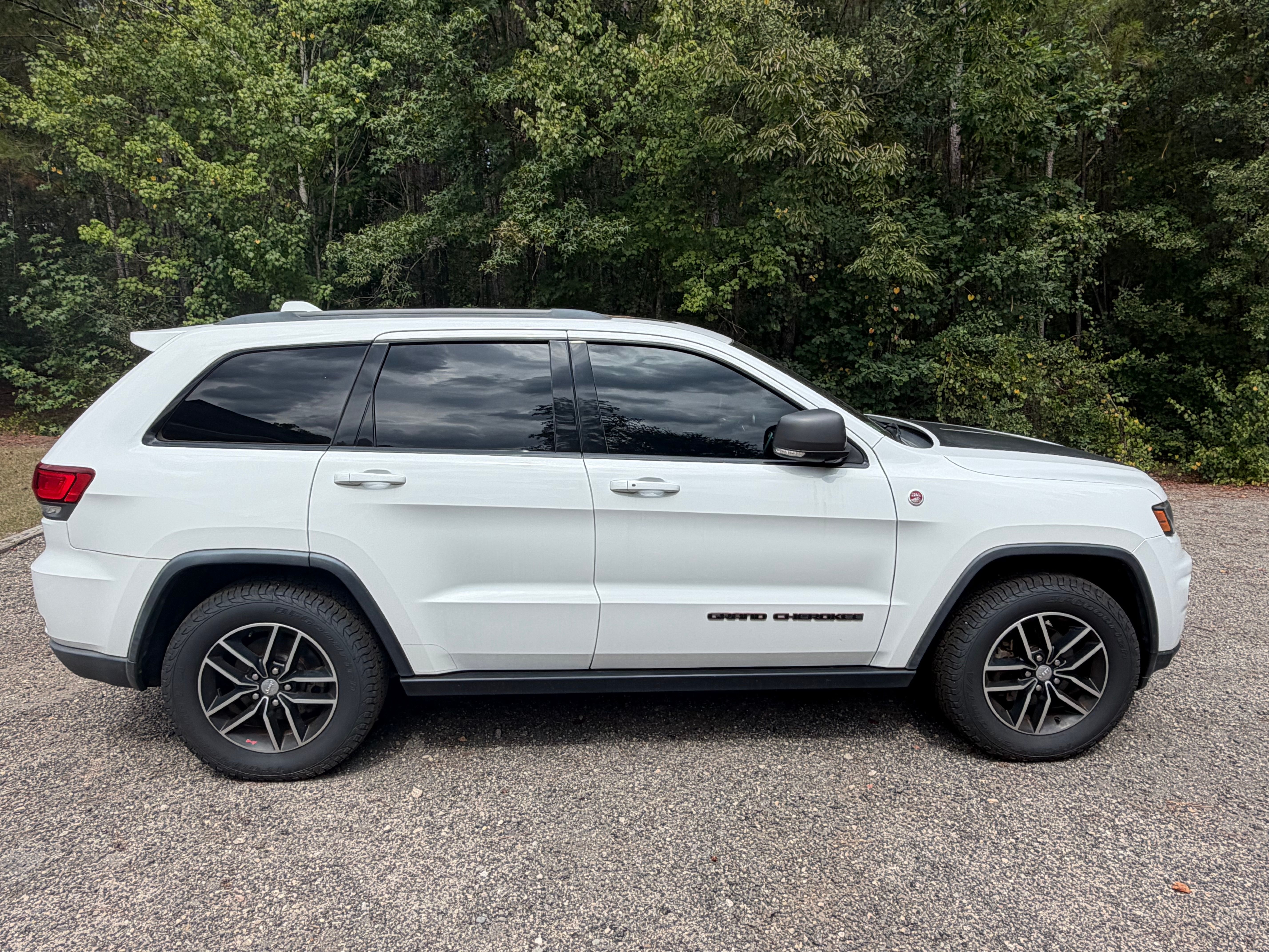 Used 2017 Jeep Grand Cherokee Trailhawk AWD/4WD image 23