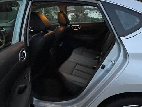 Used 2017 Nissan Sentra SL w/ SL Premium Technology Package image 4