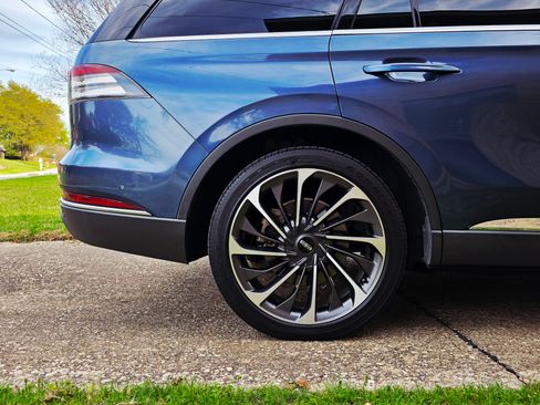 Used 2020 Lincoln Aviator Reserve w/ Equipment Group 202A image 6