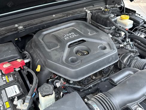 Used 2018 Jeep Wrangler Unlimited Sport S AWD/4WD image 11