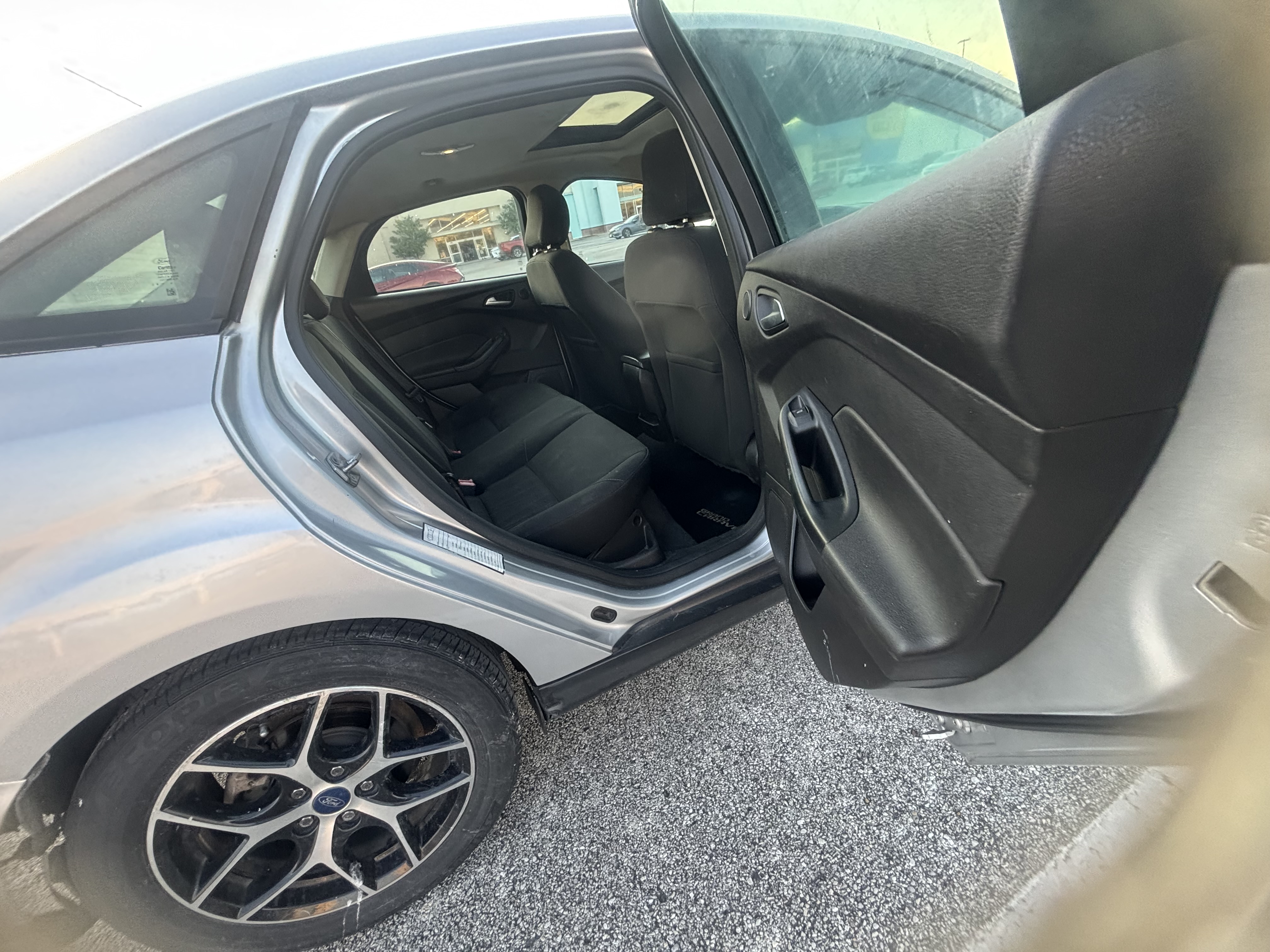 Used 2016 Ford Focus SE FWD image 6