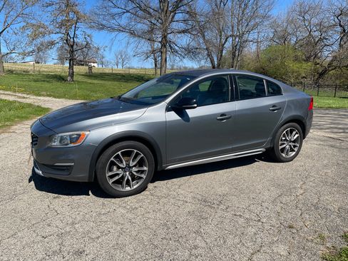 Used 2016 Volvo S60 T5 Cross Country Platinum image 1