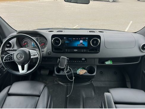 Used 2021 Mercedes-Benz Sprinter 2500 image 31