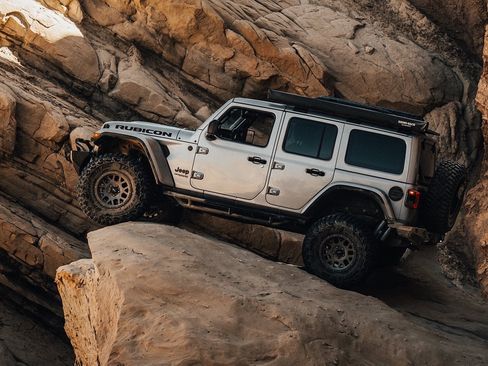 Used 2018 Jeep Wrangler Unlimited Rubicon AWD/4WD image 1