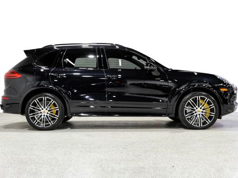 Used 2016 Porsche Cayenne Turbo S image 12
