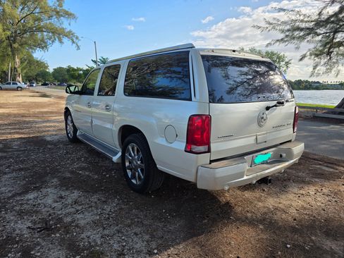 Used 2005 Cadillac Escalade ESV Platinum image 6