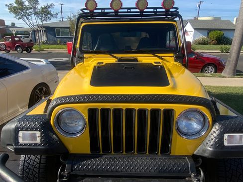 Used 2000 Jeep Wrangler Sport image 2