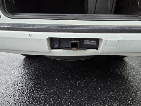 Used 2018 Chevrolet Tahoe 2WD w/ Enhanced Driver Alert Package image 5