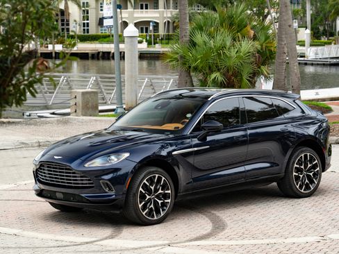 Used 2021 Aston Martin DBX AWD/4WD image 2