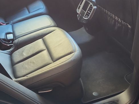 Used 2012 Porsche Cayenne Sport Utility 4D w/ Convenience Pkg image 12