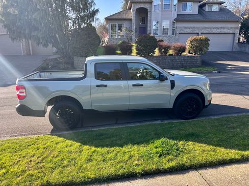 Used 2024 Ford Maverick XL image 2