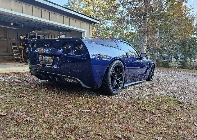 Used 2007 Chevrolet Corvette Coupe w/ Performance Package RWD image 4