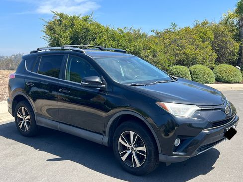 Used 2017 Toyota RAV4 XLE FWD image 4