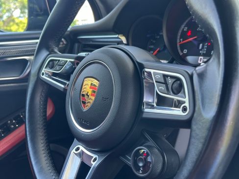 Used 2020 Porsche Macan Turbo AWD/4WD image 23