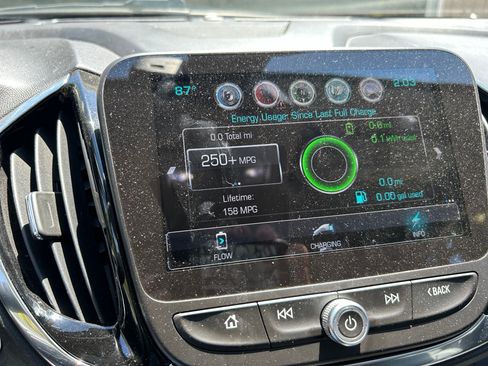Used 2017 Chevrolet Volt Premier w/ Driver Confidence II Package FWD image 9