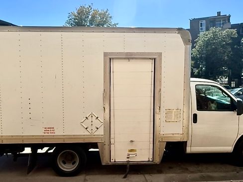 Used 2014 Chevrolet Express 3500 Extended w/ Chrome Appearance Package RWD image 6