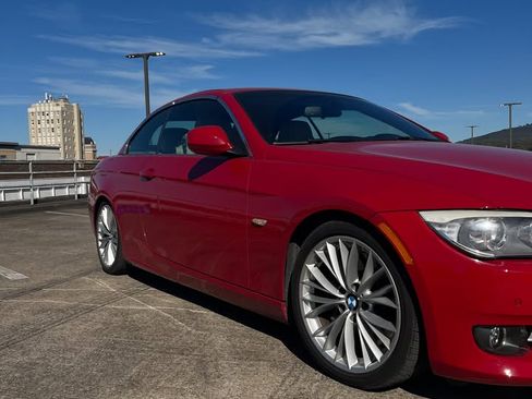 Used 2011 BMW 335i Convertible image 22