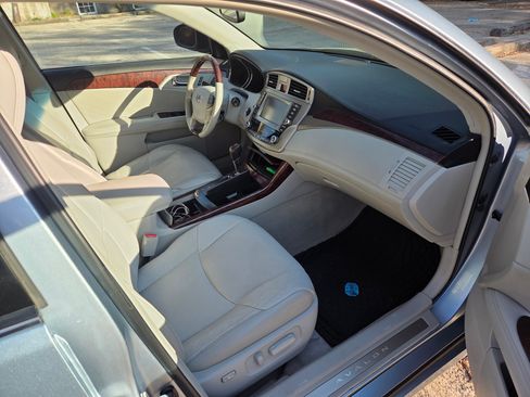 Used 2011 Toyota Avalon Limited image 14