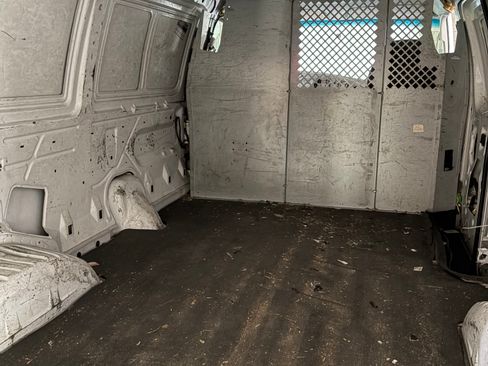 Used 2004 Ford E-150 and Econoline 150 image 9