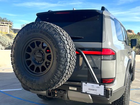 Used 2025 Lexus GX 550 image 8