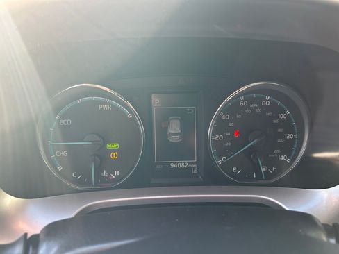 Used 2018 Toyota RAV4 LE image 12