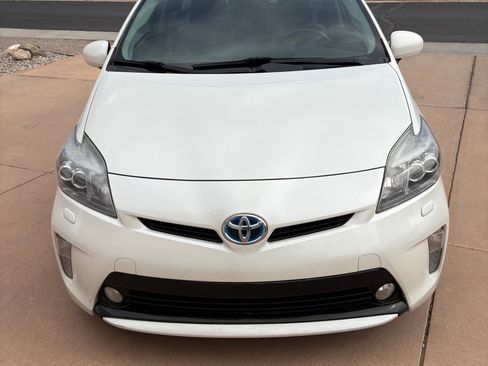 Used 2013 Toyota Prius Five image 2