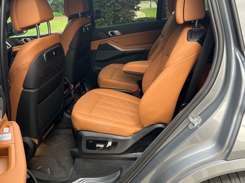 Used 2023 BMW X7 xDrive40i w/ Executive Package image 15