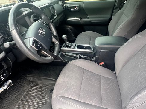 Used 2018 Toyota Tacoma TRD Off-Road w/ Technology Package image 10