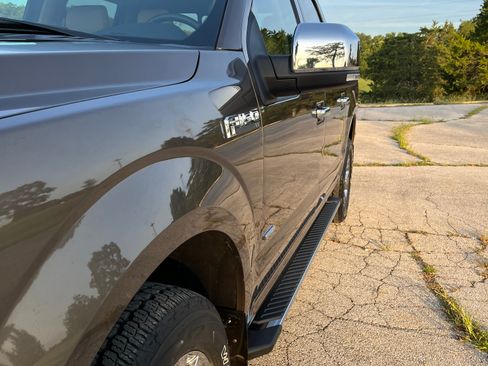 Used 2017 Ford F150 XLT w/ Equipment Group 302A Luxury AWD/4WD image 13