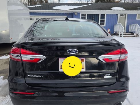 Used 2020 Ford Fusion SE w/ Equipment Group 151A image 5