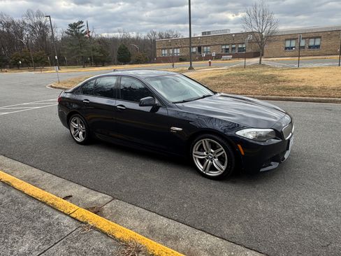 Used 2011 BMW 550i xDrive Sedan image 4