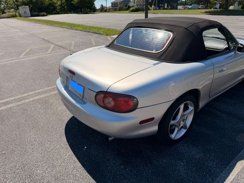 Used 2003 MAZDA MX-5 Miata LS RWD image 9