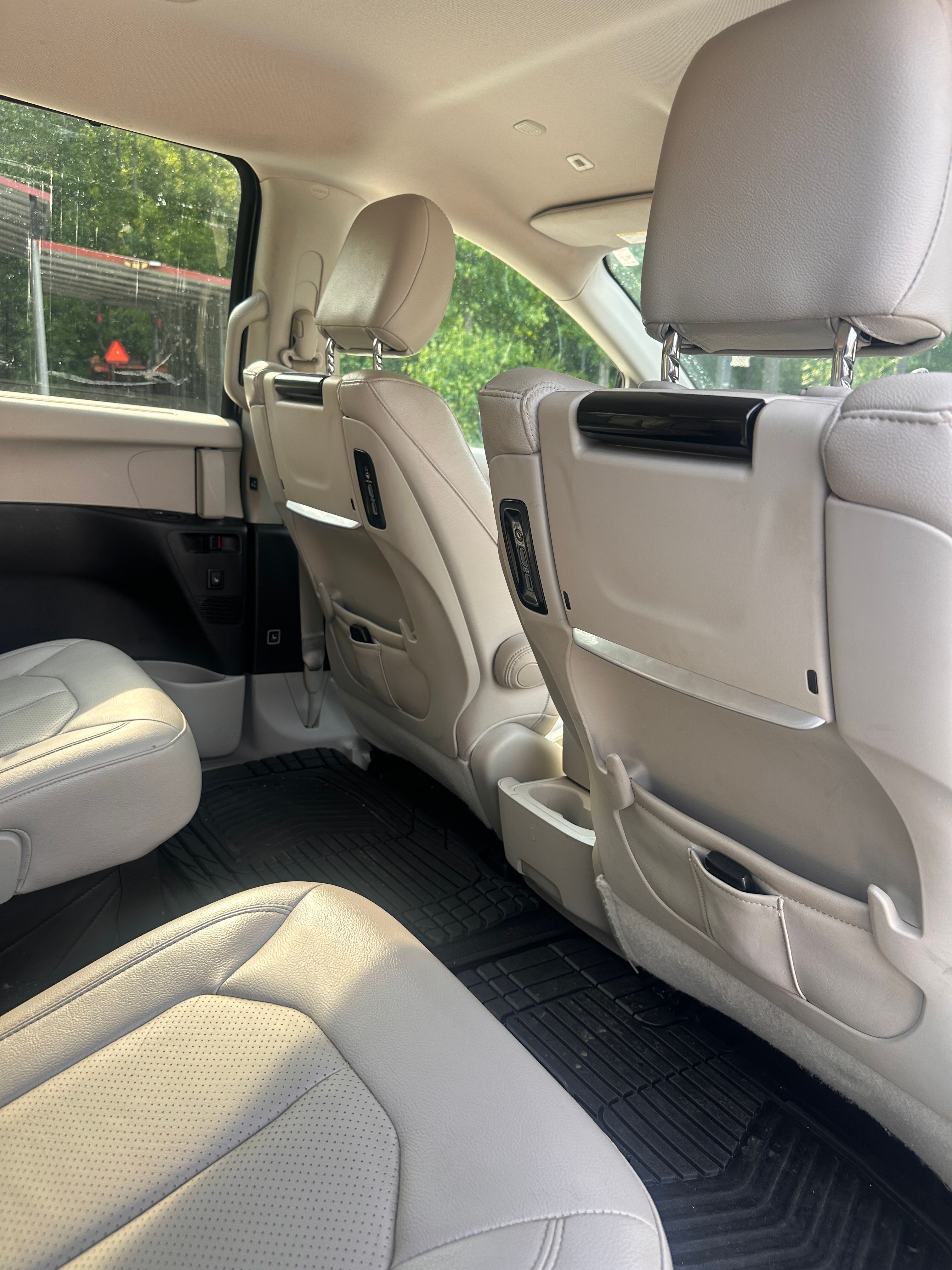 Used 2019 Chrysler Pacifica Touring-L Plus w/ Advanced Safetytec Group FWD image 14