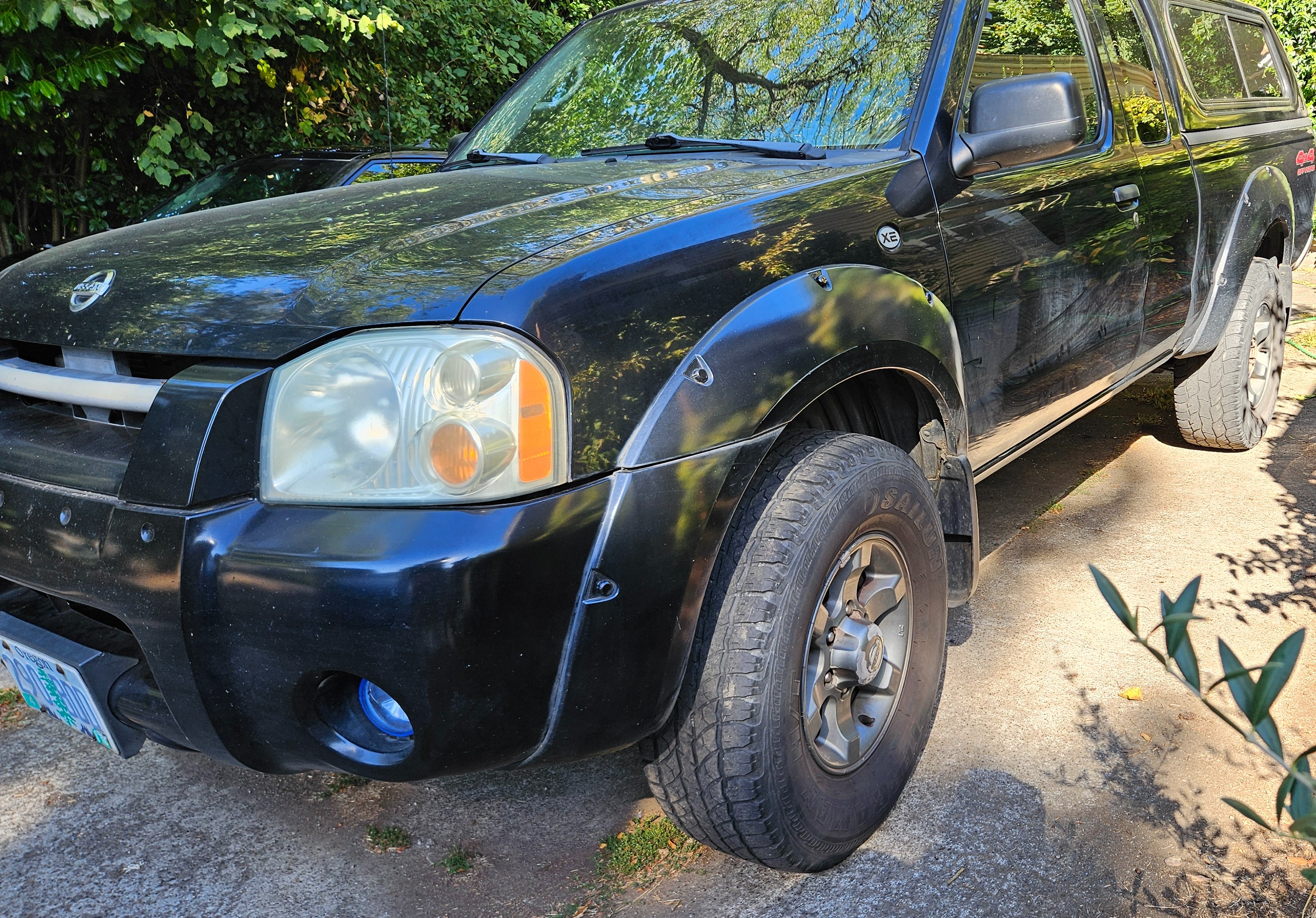 Used 2004 Nissan Frontier XE Desert Runner w/ (VTP) Value Truck Pkg AWD/4WD image 1